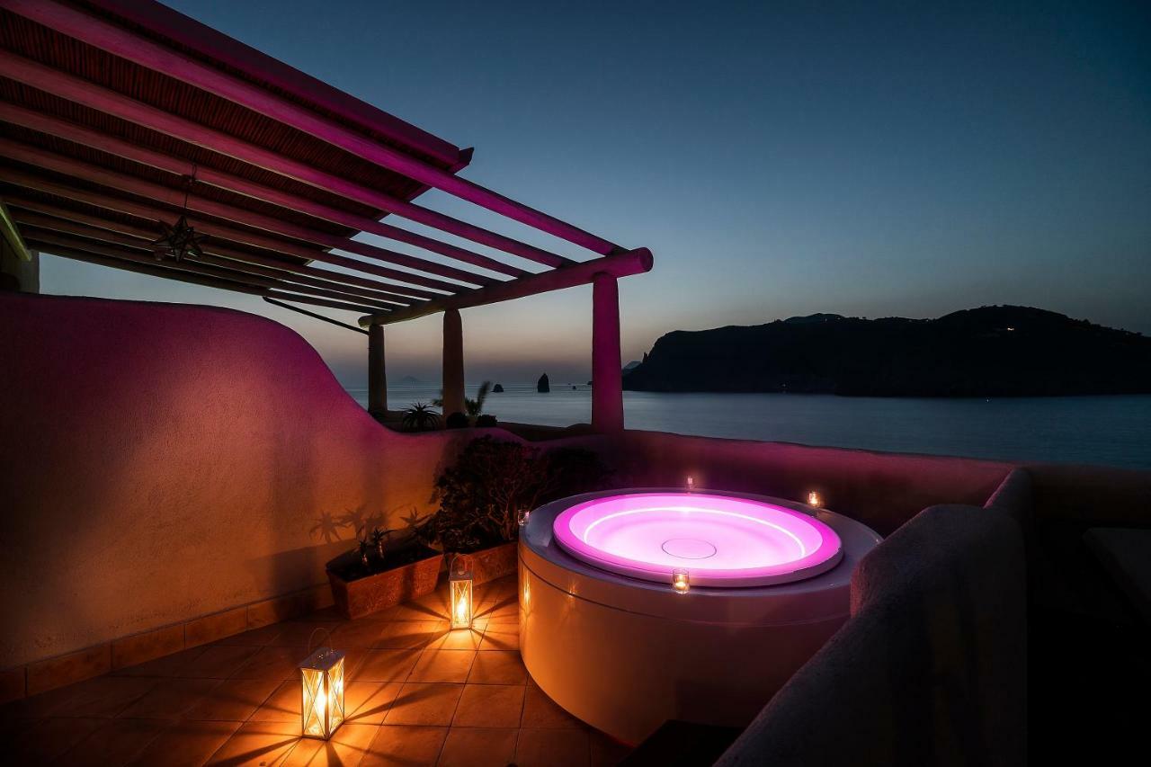 Camera Matrimoniale con Terrazza e Vasca Idromassaggio